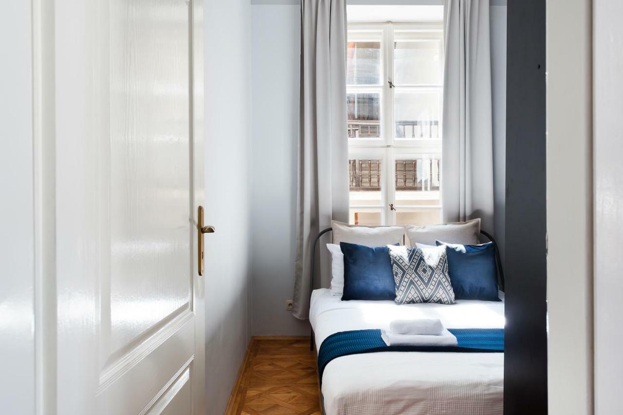 Square Apartment - Loftaffair Cracovie Extérieur photo